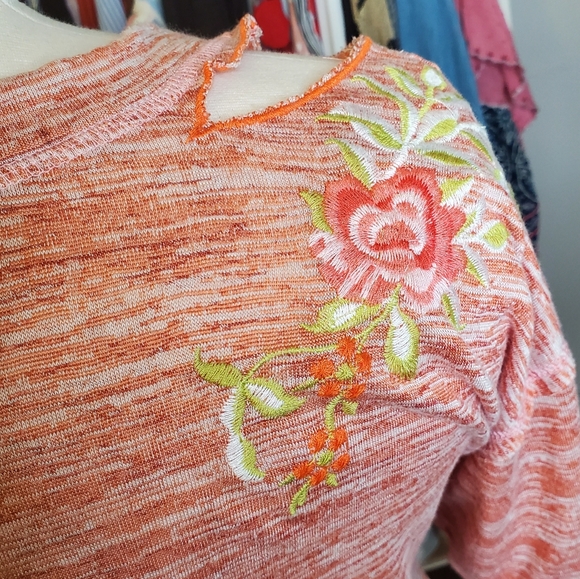 Mollorello Red V-Neck w/ Embroidery - Picture 4 of 7